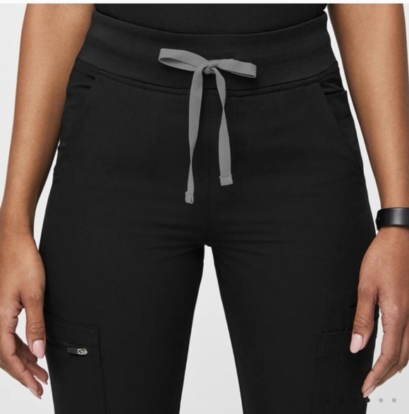 Figs Set of Black Yola High Waisted Scrub Pants & Catarina Slim Top Size XS - Picture 4 of 16